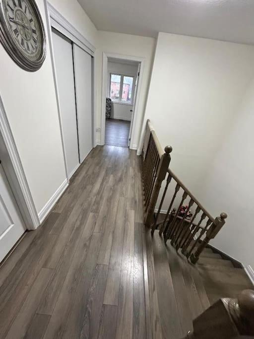 Beautiful Family - Master Bedroom Homestay Niagara Falls
