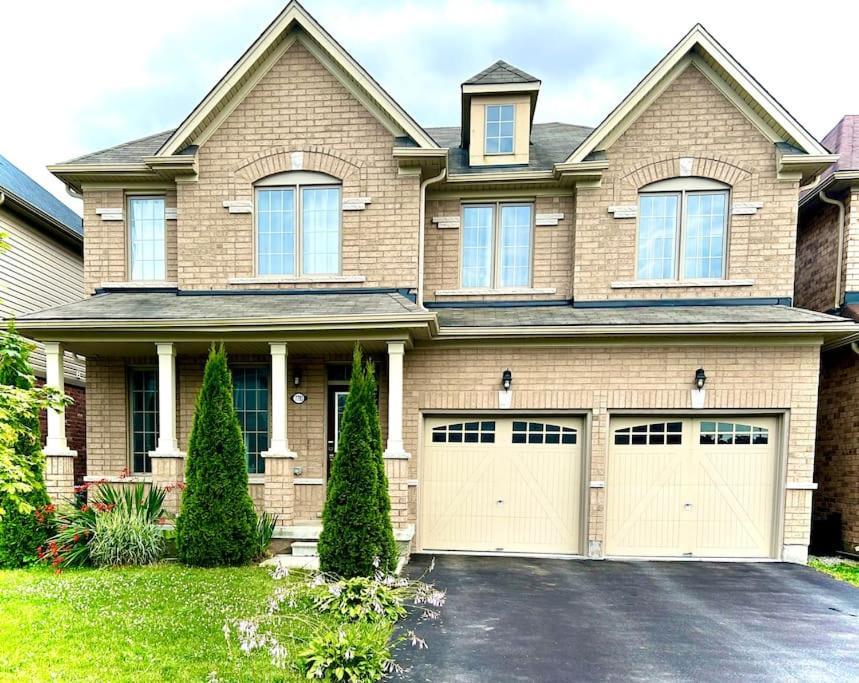 Beautiful Family - Master Bedroom Homestay Niagara Falls